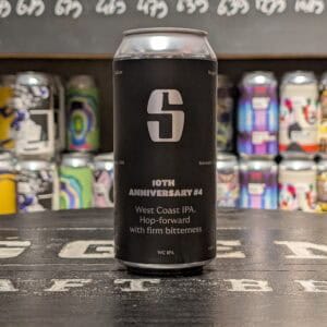 West Coast IPA blik met 10e verjaardag ontwerp en stevige bitterheid.
