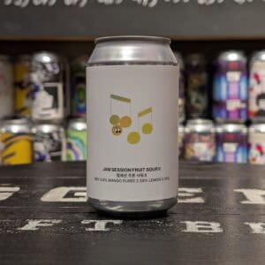 Fruitige sour jam sessie drankje in blik, verfrissend en smaakvol.