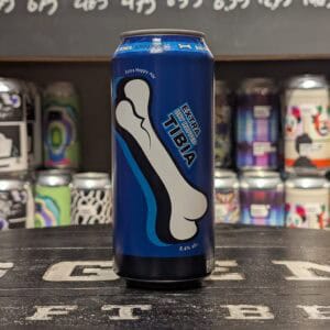 Frisdrank blik met hondenskelet design, populair bij hondenliefhebbers.