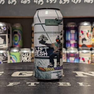 Energiedrank blik met skateboard en grafisch ontwerp.
