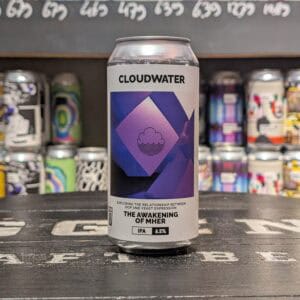 Can van Cloudwater met Nelson Sauvin hop, op een winkeltoonbank.