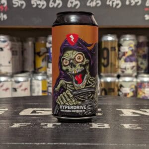 HYPERDRIVE energiedrankje in blik met skull en toverhoed, verkrijgbaar bij Slijterij van Gils.